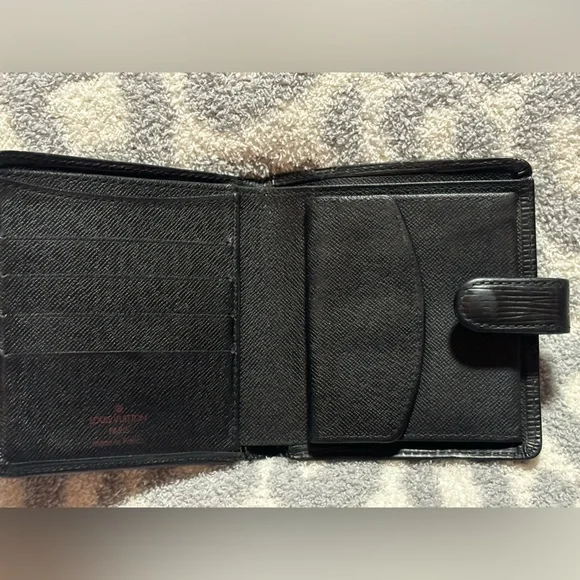 Louis Vuitton EPI black wallet - Picture 7 of 13